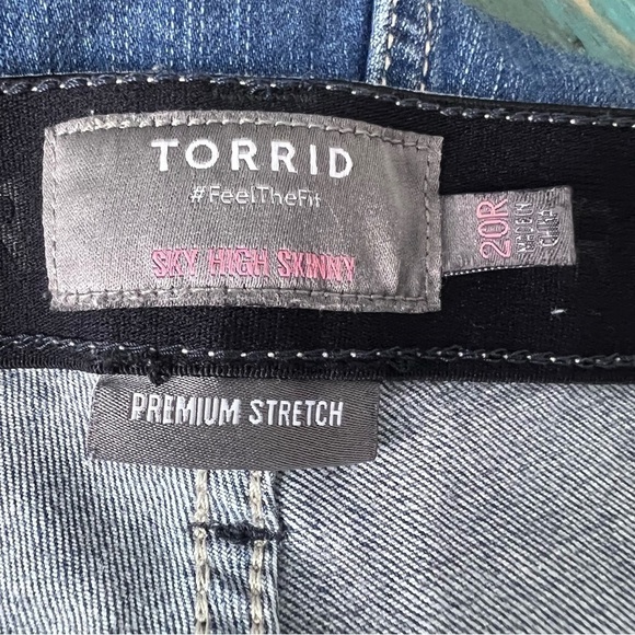 Torrid Denim Cut off Jean Shorts Size 20 - Picture 7 of 9